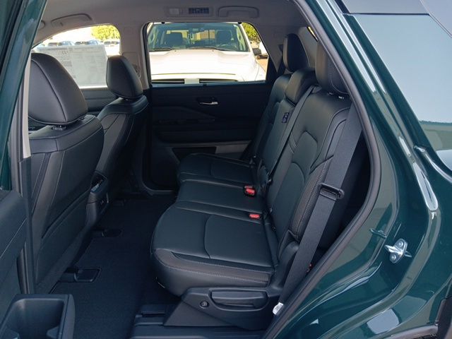 2025 Nissan Pathfinder SL photo 14