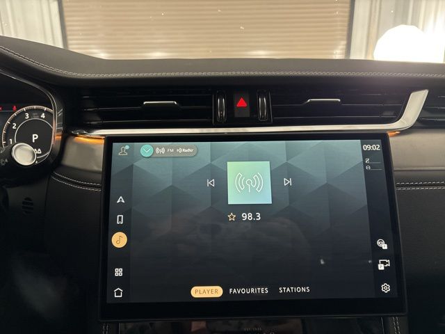 2025 Jaguar F-PACE P400 R-Dynamic S photo 16