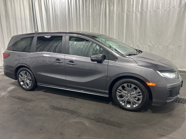2026 Honda Odyssey Touring photo 2