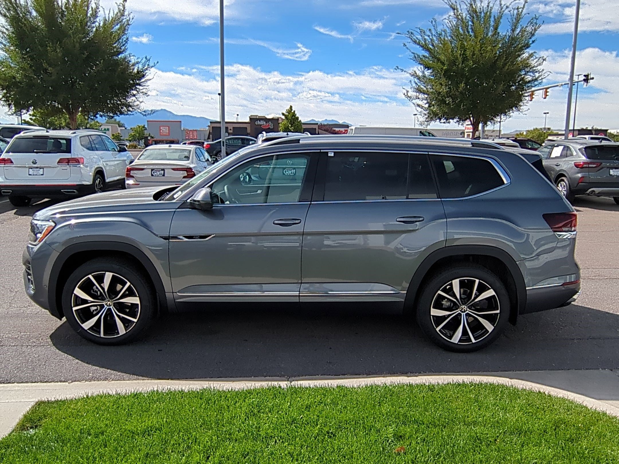 2025 Volkswagen Atlas SEL Premium R-Line photo 6