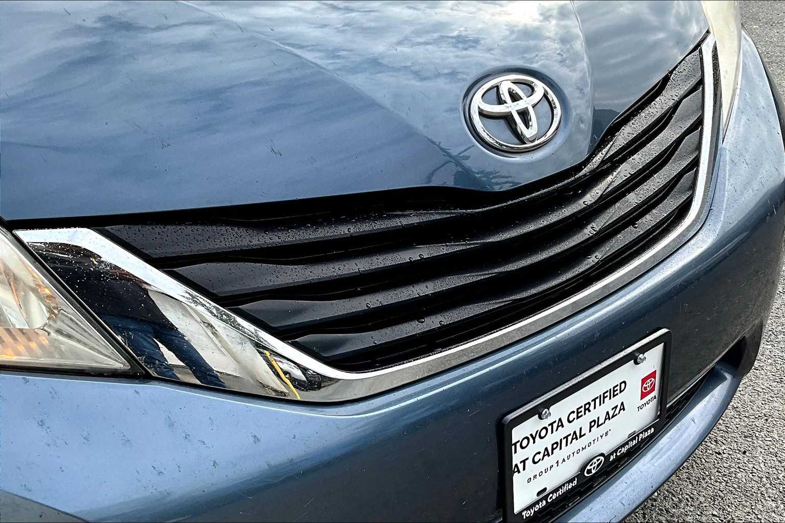 2014 Toyota Sienna LE photo 28
