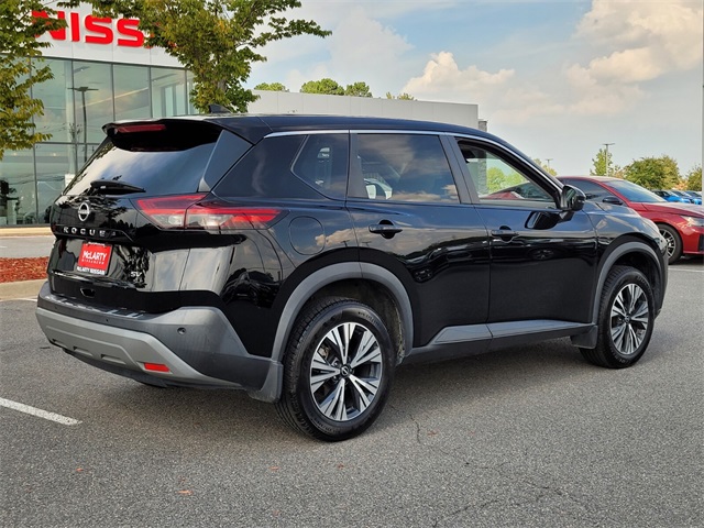 2022 Nissan Rogue SV photo 2