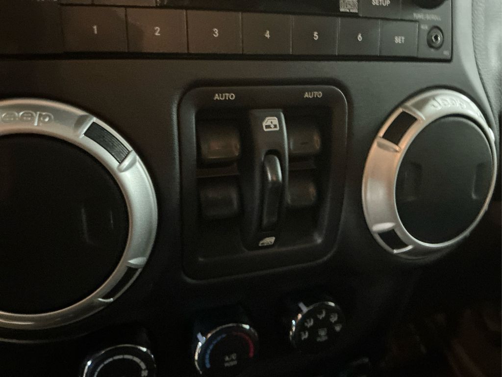 2015 Jeep Wrangler Unlimited Sahara Sport photo 17