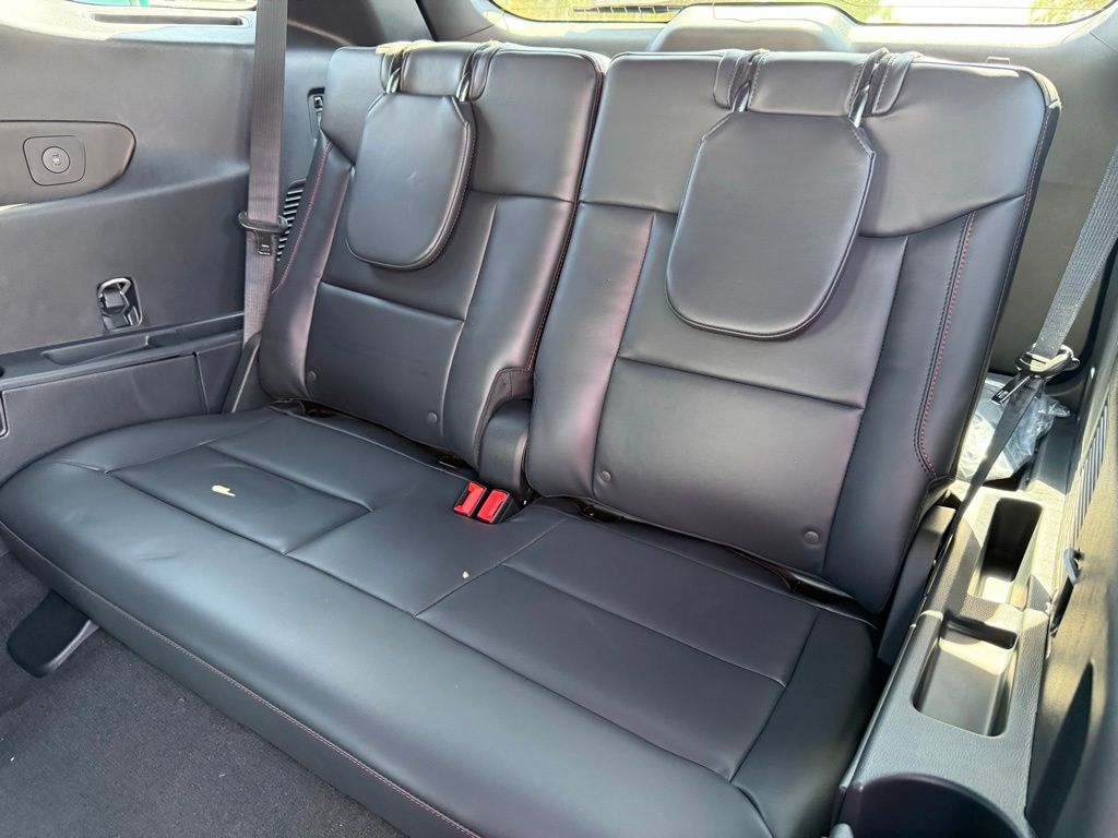 2025 Ford Explorer ST photo 2