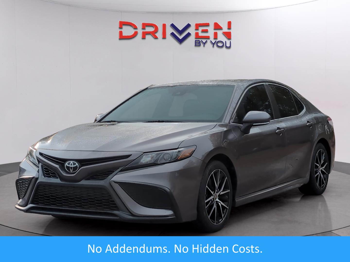 2021 Toyota Camry SE's photo