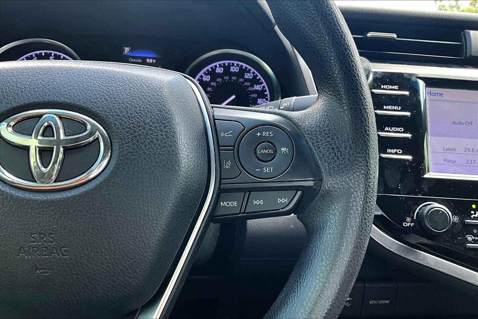 2018 Toyota Camry XLE XSE photo 22