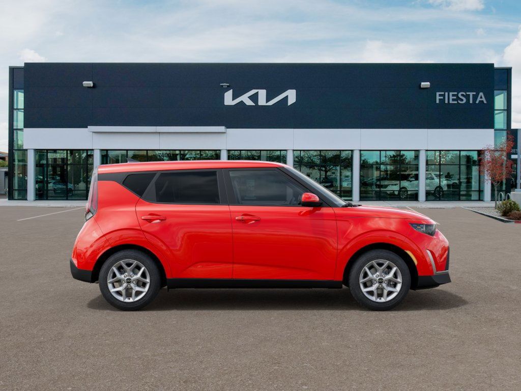 2025 Kia Soul S photo 2