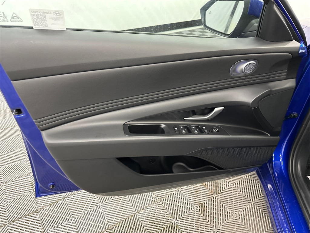 2025 Hyundai Elantra SEL Convenience photo 10