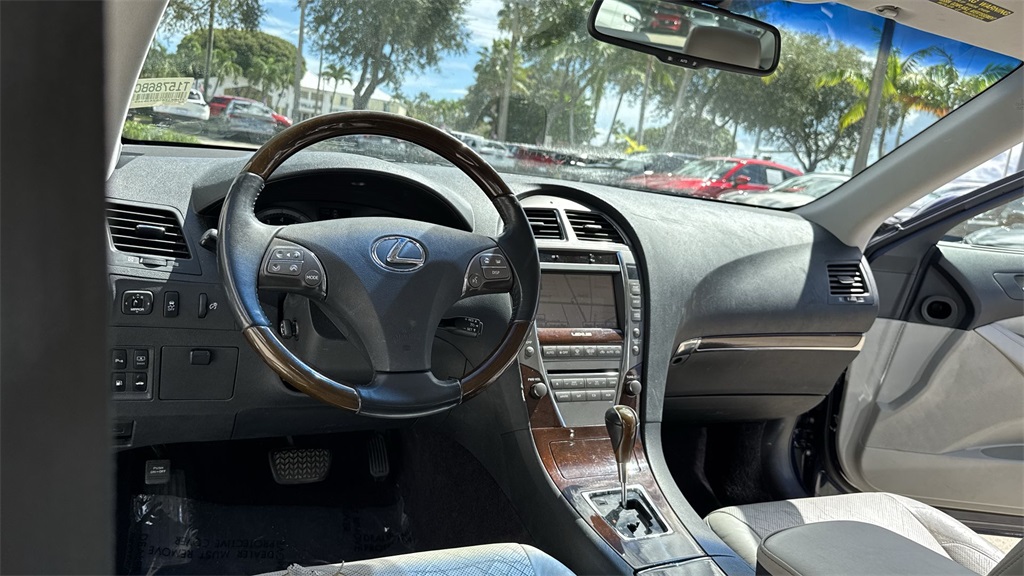 2011 Lexus ES 350 photo 32