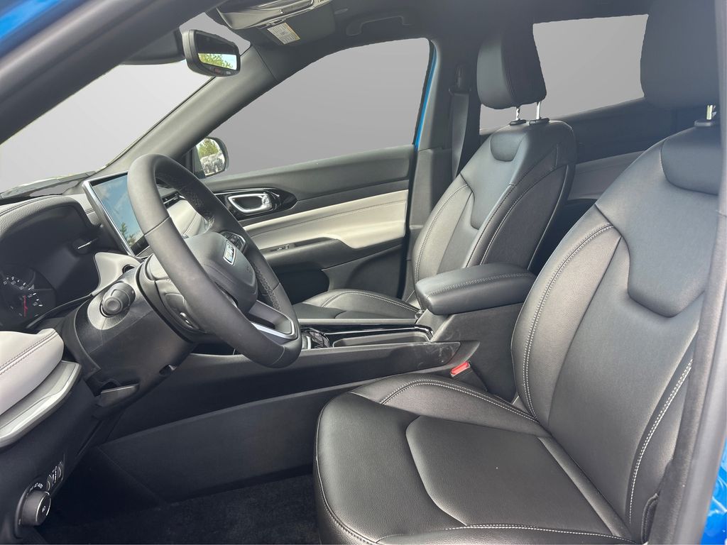 2025 Jeep Compass Limited photo 9