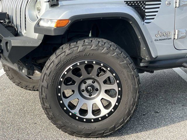 2022 Jeep Gladiator Overland photo 2