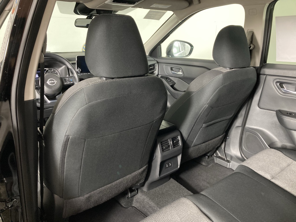 2024 Nissan Rogue SV photo 8