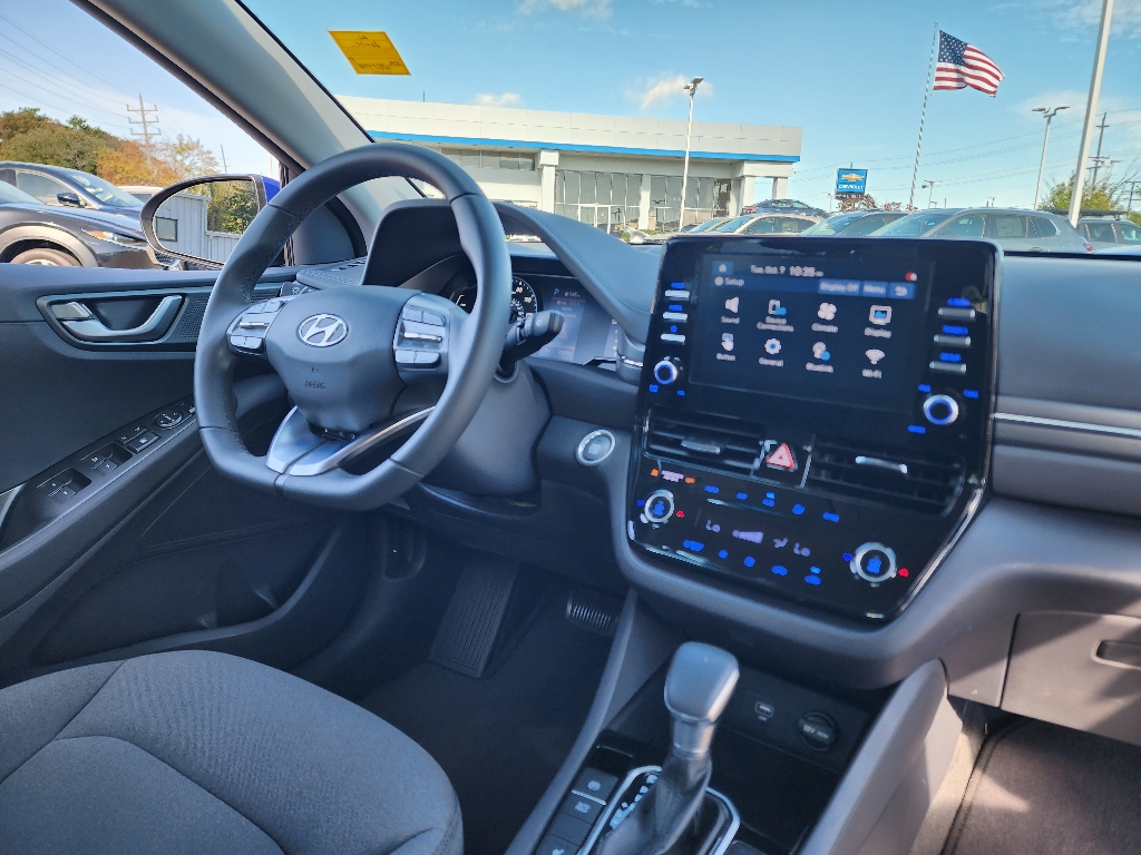 2021 Hyundai Ioniq Plug-In Hybrid SE photo 22
