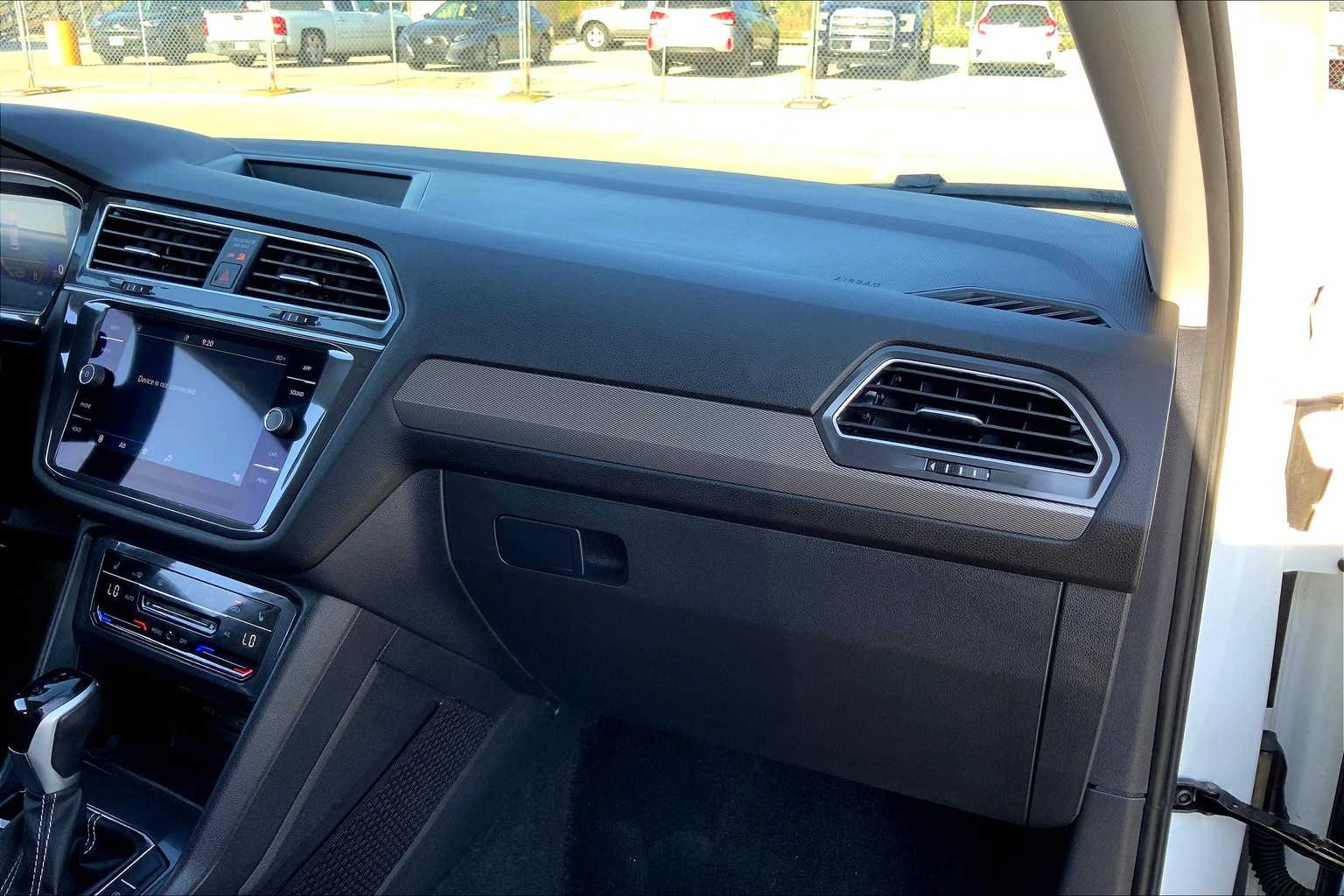 2024 Volkswagen Tiguan SE Wolfsburg Edition photo 16