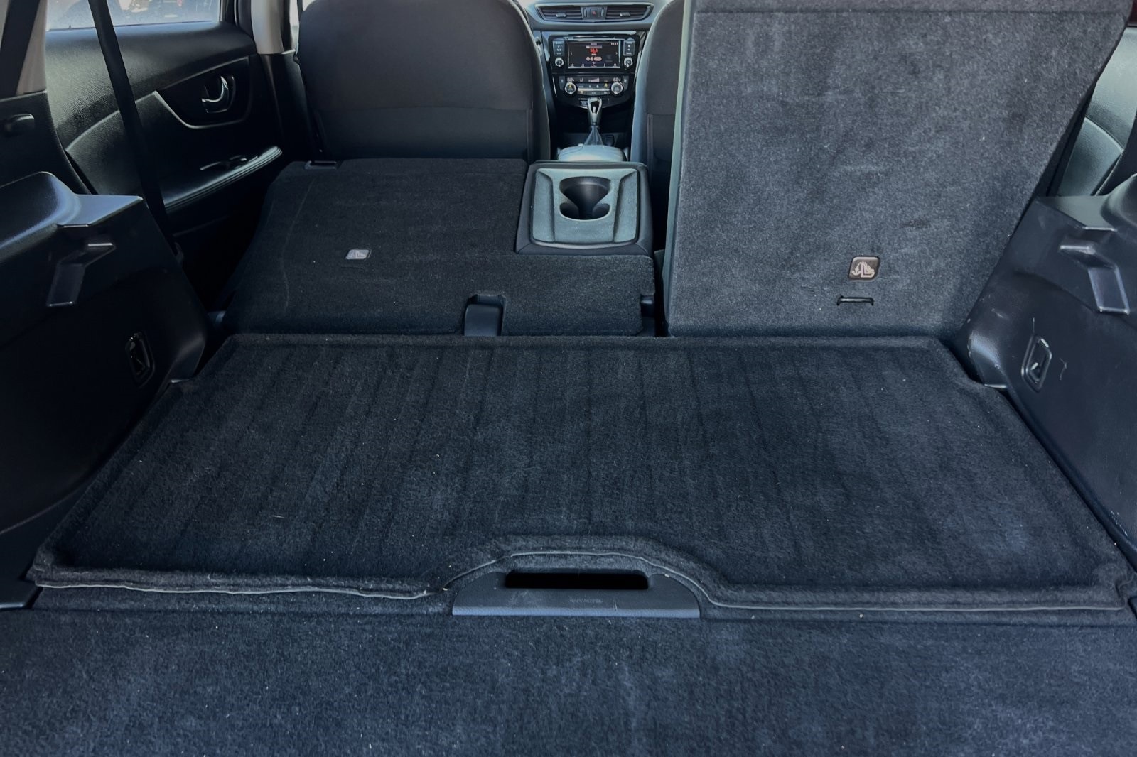 2020 Nissan Rogue SV photo 16