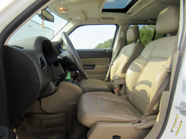 2016 Jeep Patriot High Altitude Altitude Edition photo 3