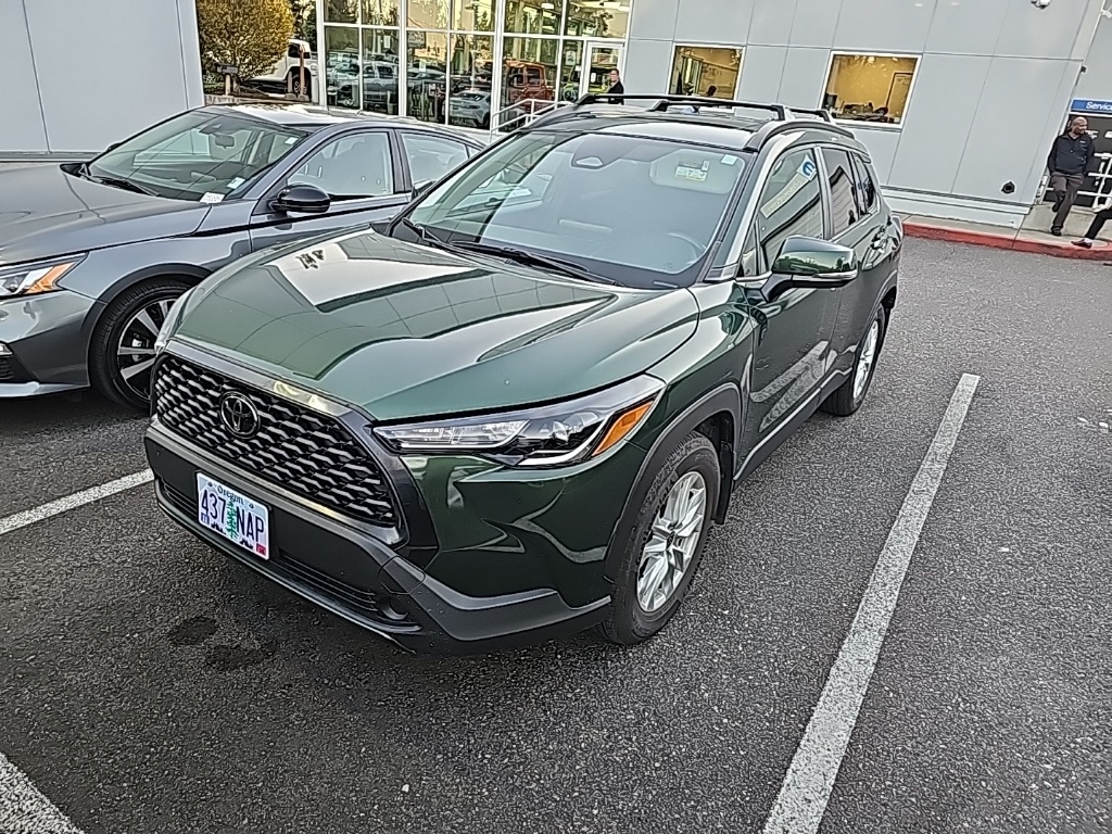 2023 Toyota Corolla Cross LE photo 2