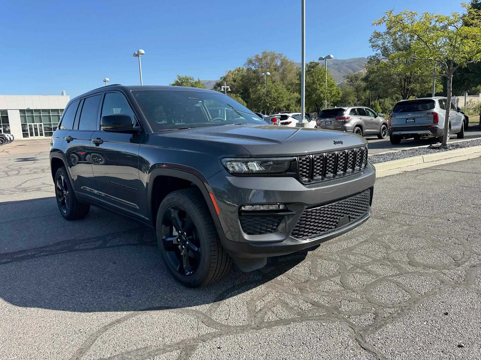 2025 Jeep Grand Cherokee Limited Sport photo 4