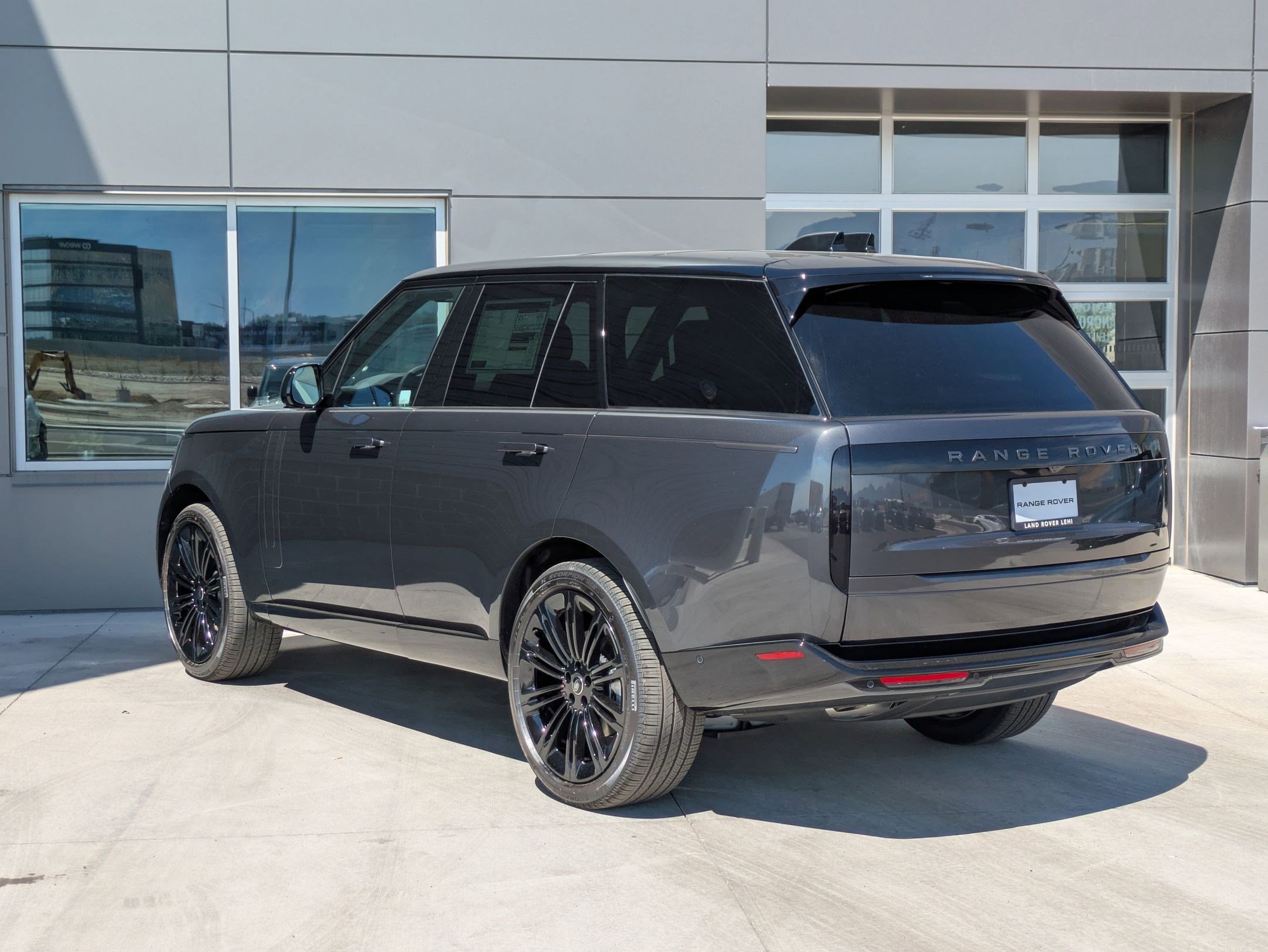 2025 Land Rover Range Rover SE photo 7