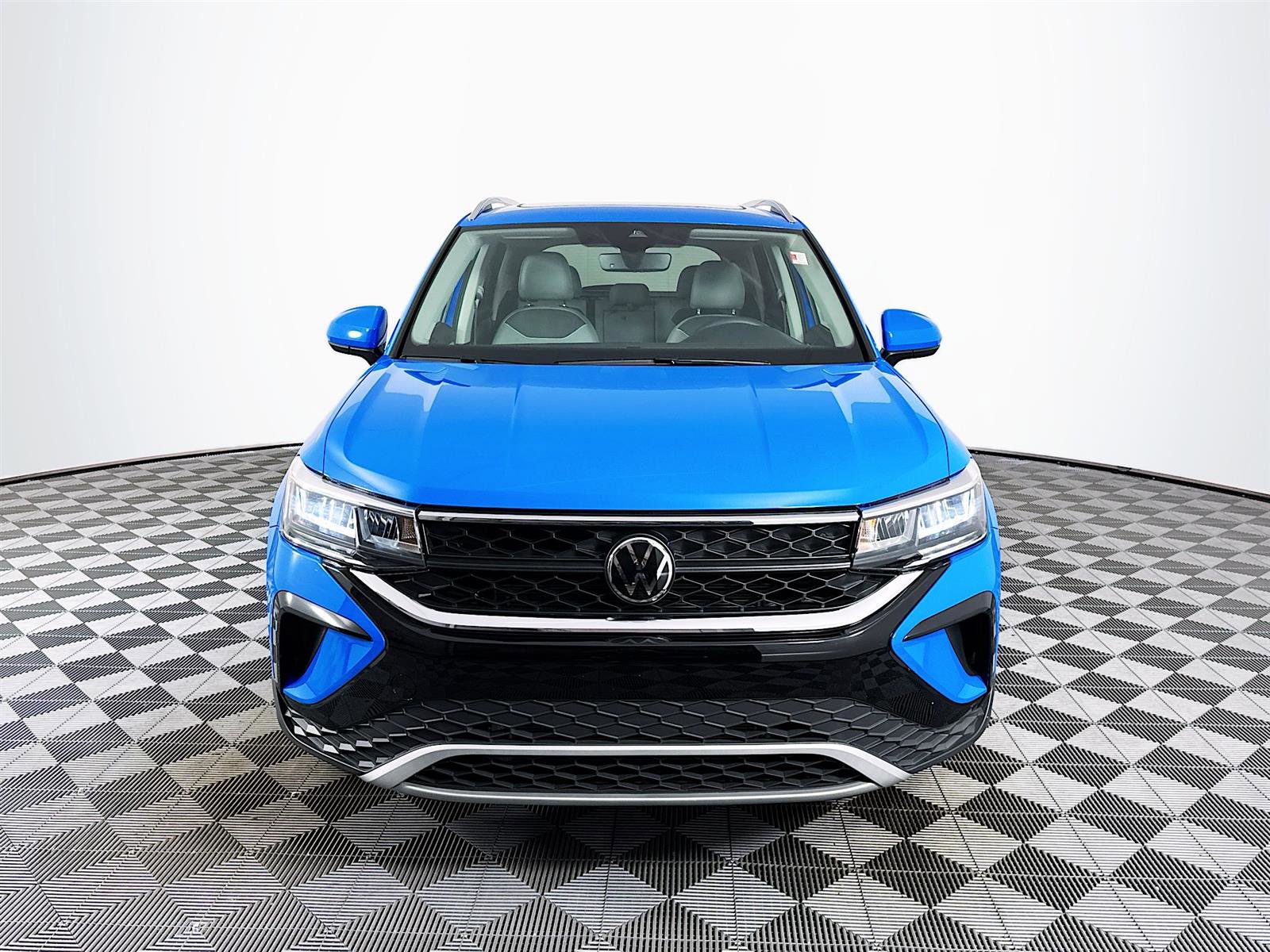 2024 Volkswagen Taos SE photo 2