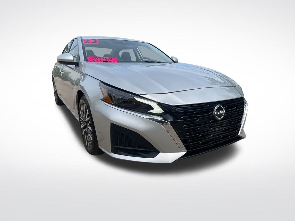 2023 Nissan Altima 2.5 SV photo 3