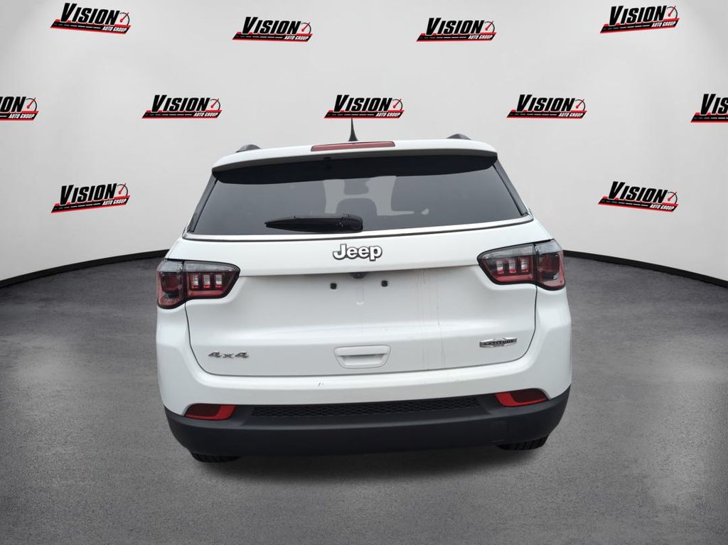 2022 Jeep Compass Latitude photo 3