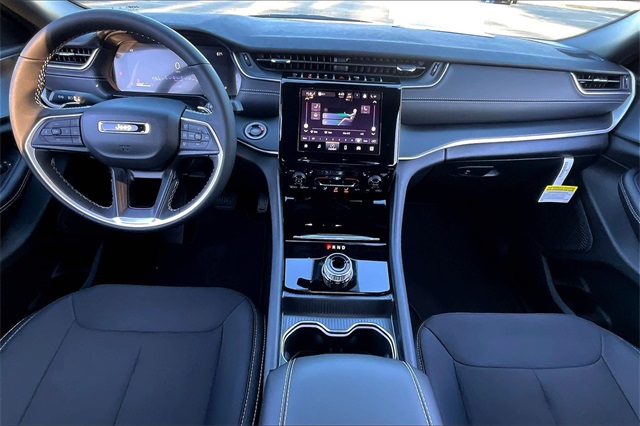 2025 Jeep Grand Cherokee Laredo X photo 4