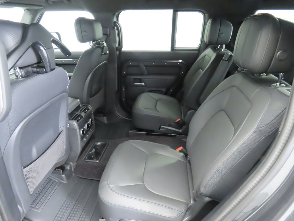 2025 Land Rover Defender 130 V8 photo 20