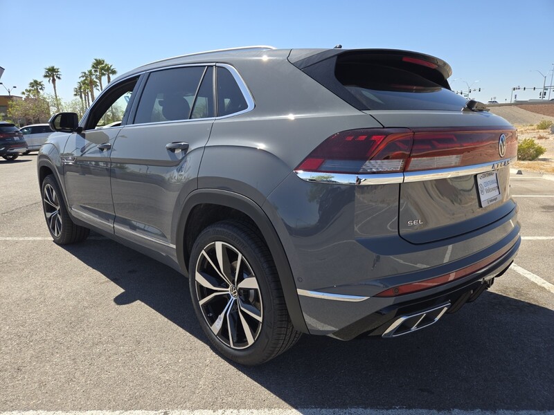 2025 Volkswagen Atlas Cross Sport SEL Premium R-Line photo 3