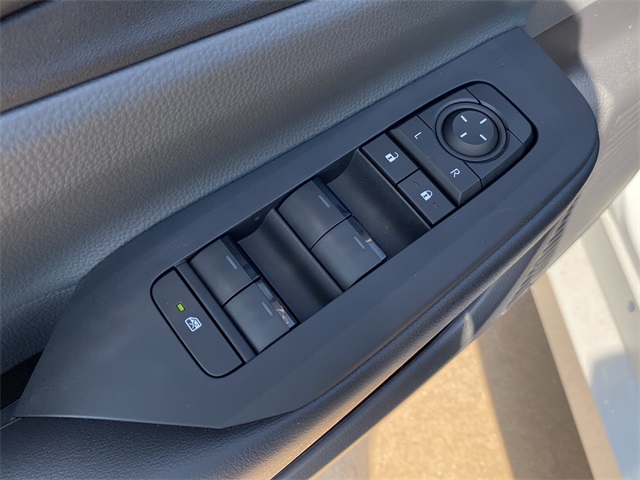 2026 Toyota Prius LE photo 17