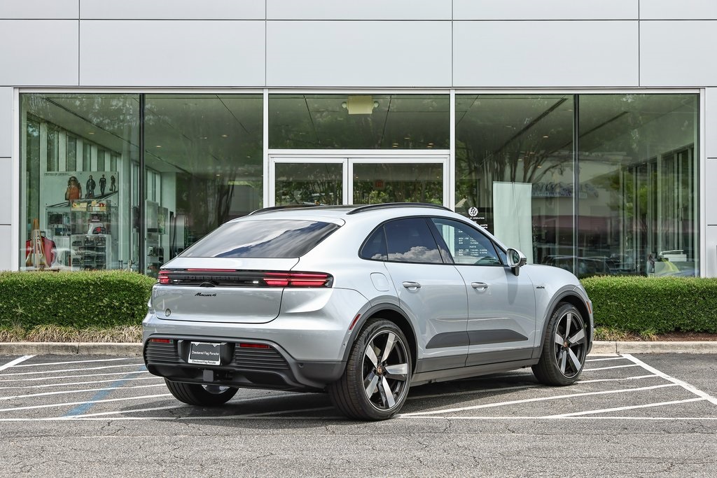 2025 Porsche Macan 4 Electric photo 7