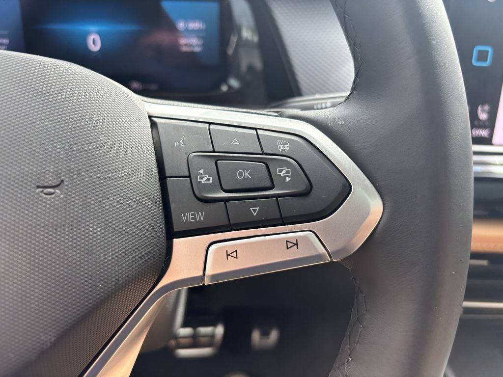 2024 Volkswagen Atlas Cross Sport SEL R-Line photo 17