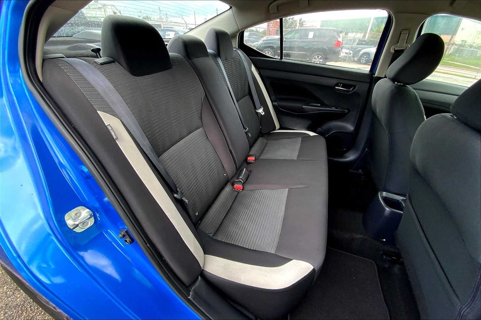 2021 Nissan Versa SV photo 15