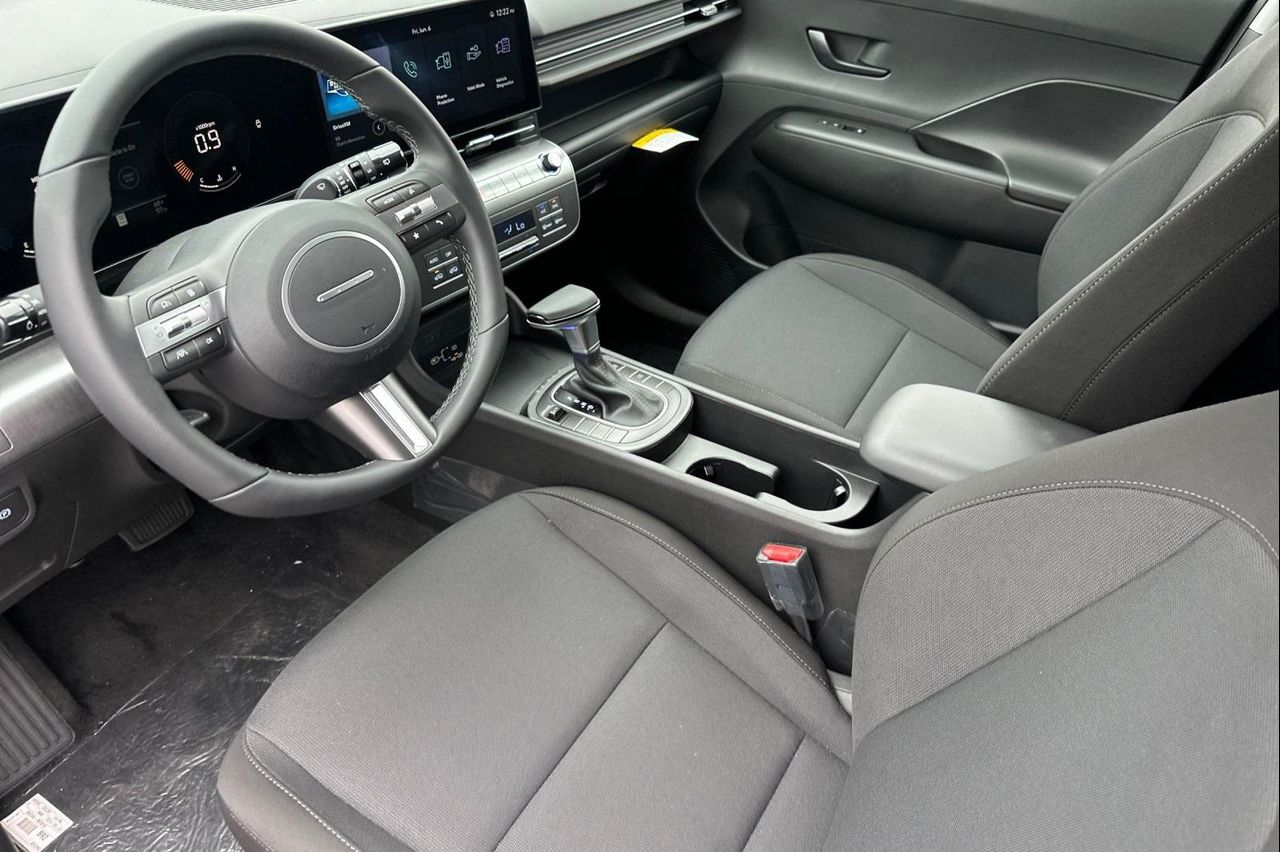 2025 Hyundai Kona SEL photo 10
