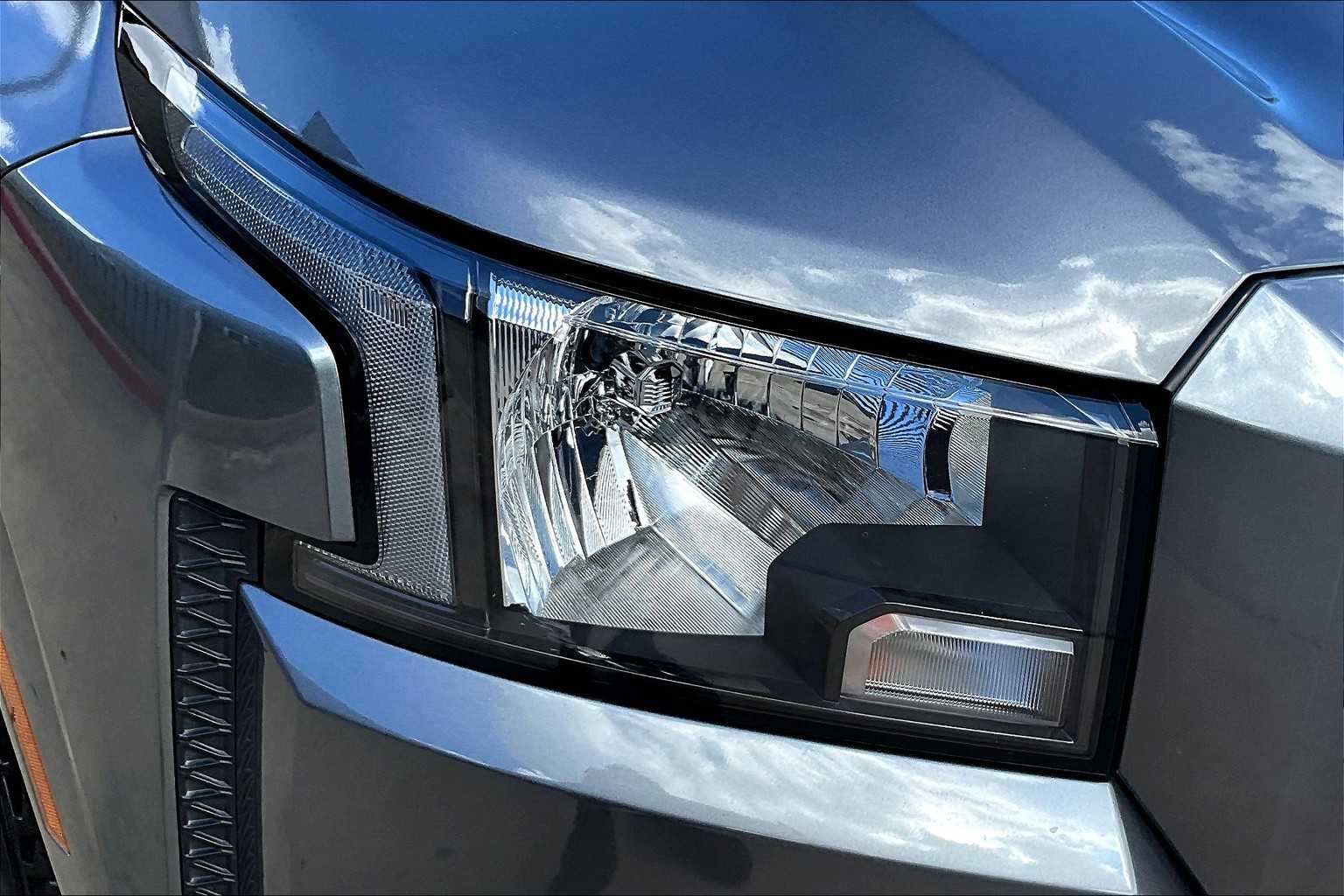 2024 Nissan Frontier SV photo 24