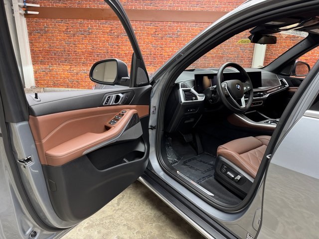 Certified Used 2024 Gray BMW xDrive40i image 9