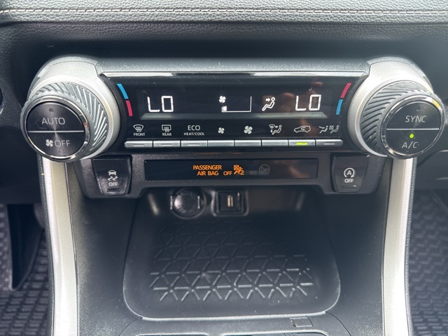 2022 Toyota RAV4 XLE photo 24