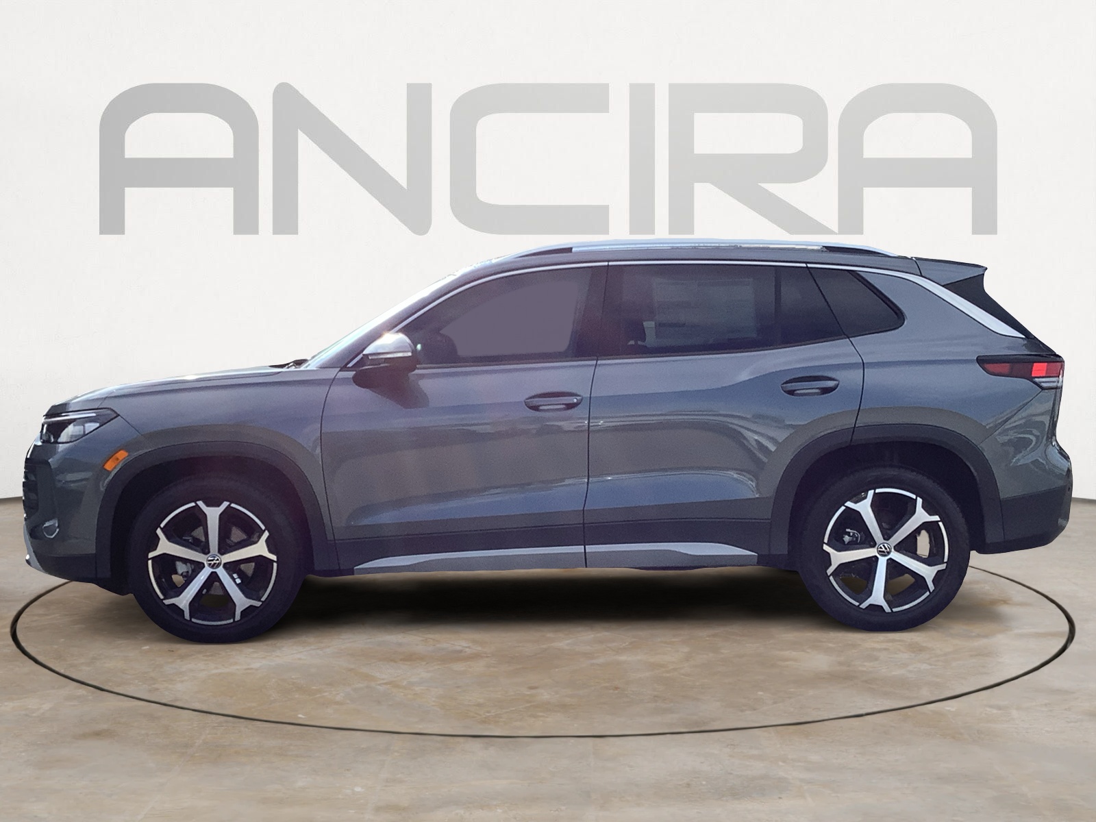 2025 Volkswagen Tiguan SE photo 4
