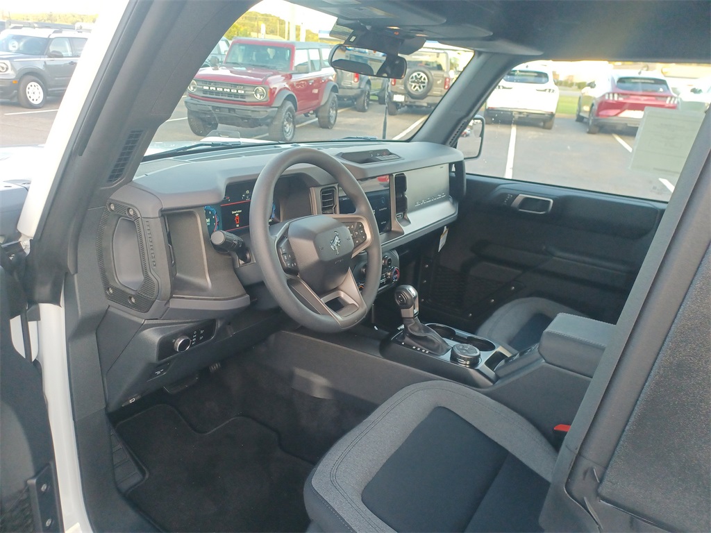 2025 Ford Bronco Base photo 10