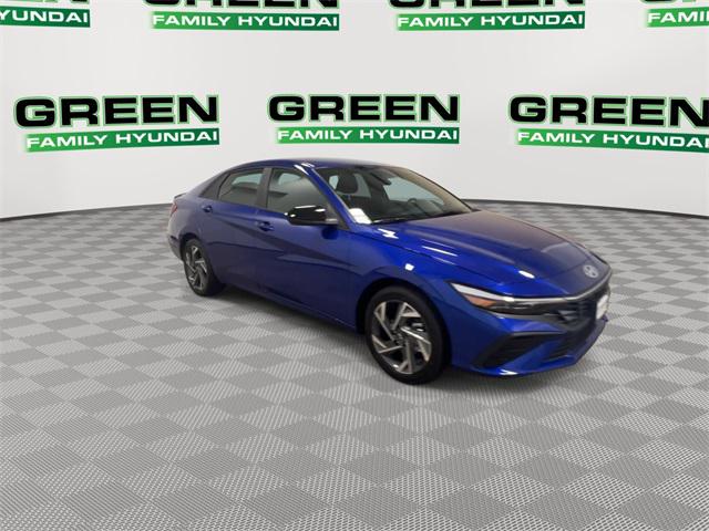 2025 Hyundai Elantra SEL Sport photo 2