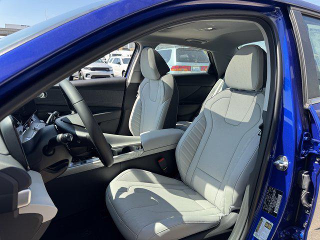 2025 Hyundai Elantra Limited photo 23