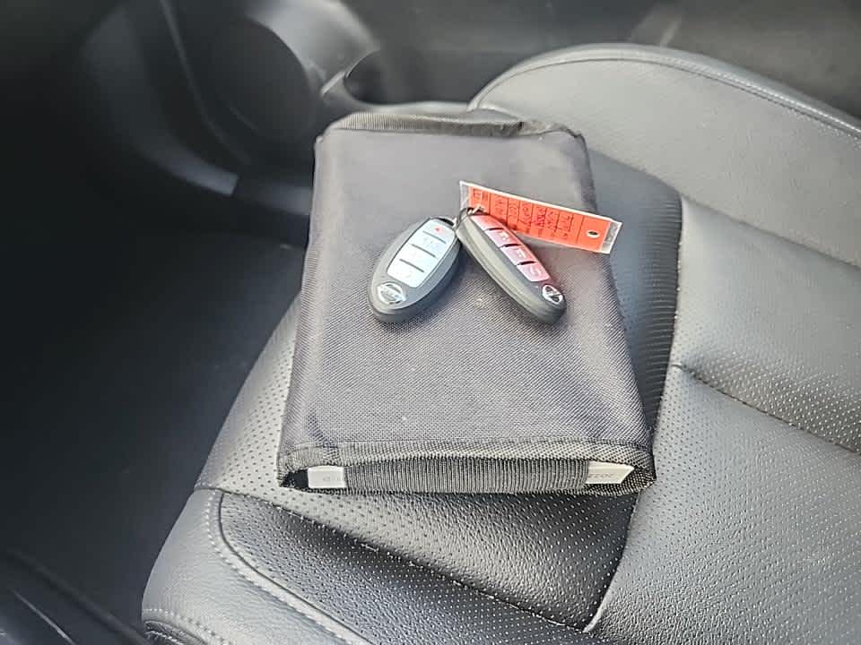 2022 Nissan Rogue Sport SL photo 3