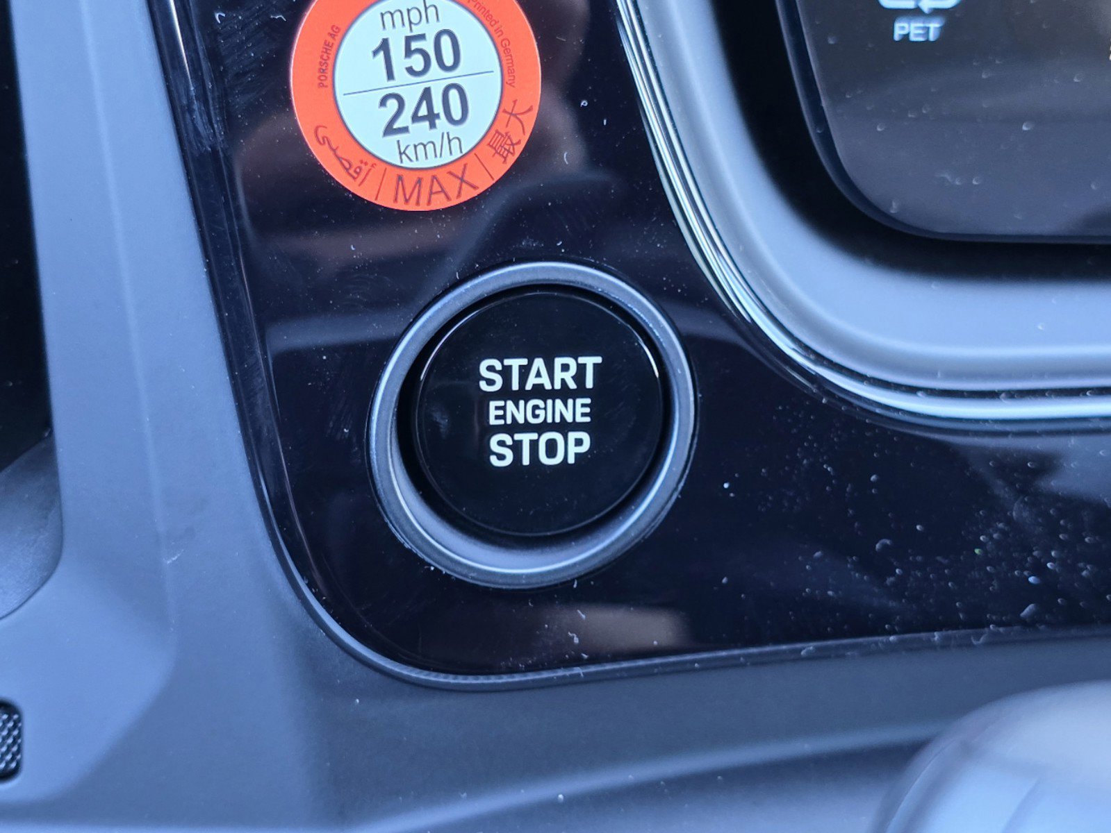 2025 Porsche Cayenne photo 9