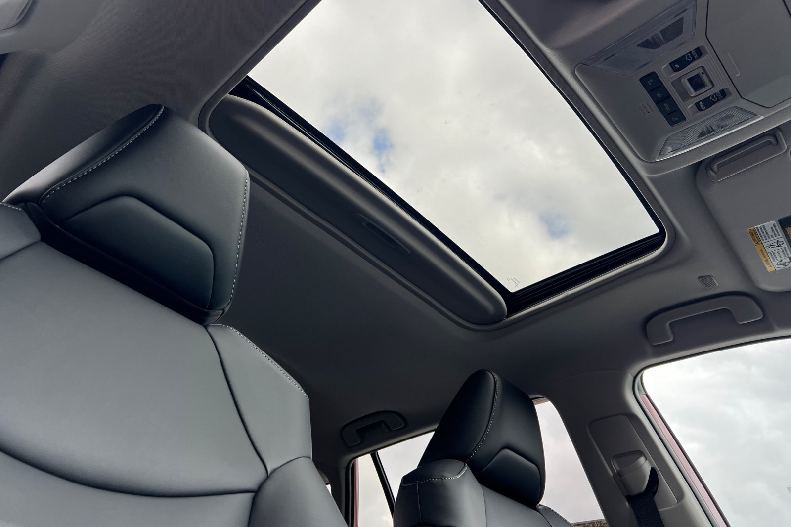 2025 Toyota RAV4 XLE Premium photo 19