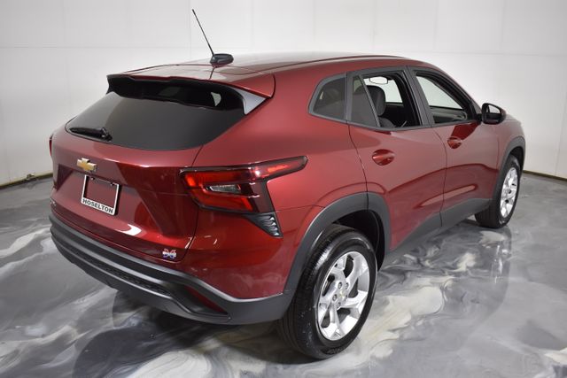 2024 Chevrolet Trax LS photo 3