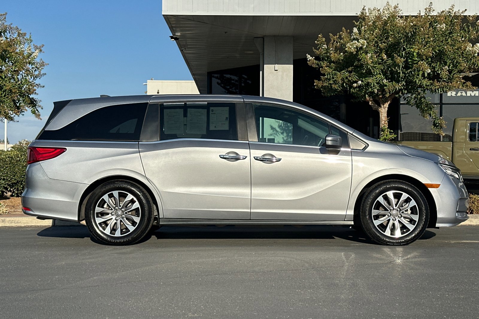 2023 Honda Odyssey EX-L photo 3