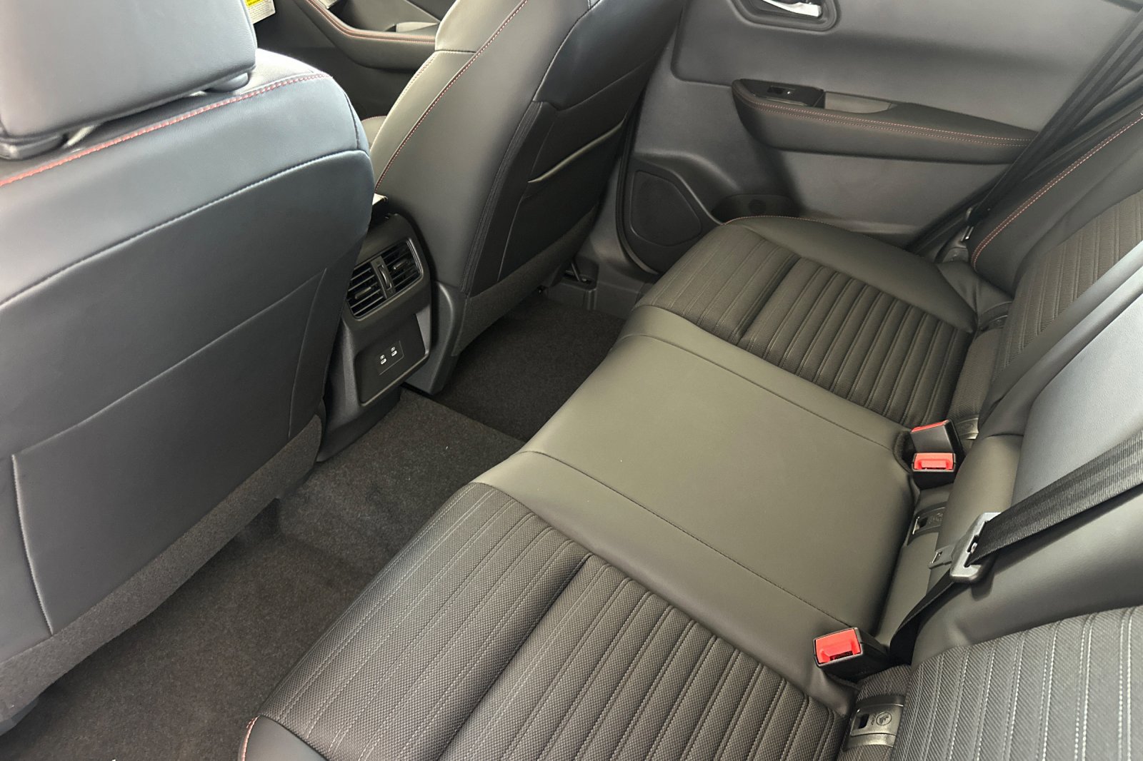 2026 Nissan Rogue AWD photo 10