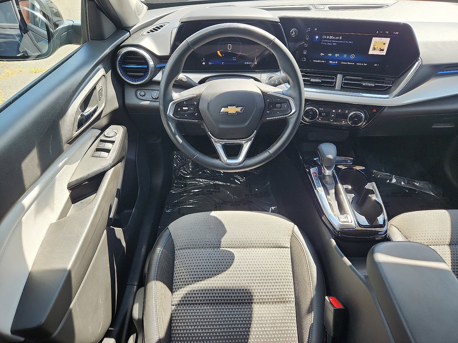 2025 Chevrolet Trax LT photo 11