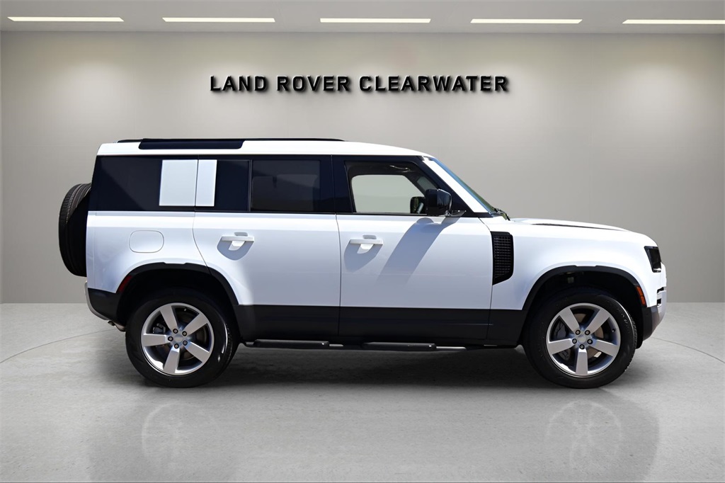 2025 Land Rover Defender 110 S photo 6