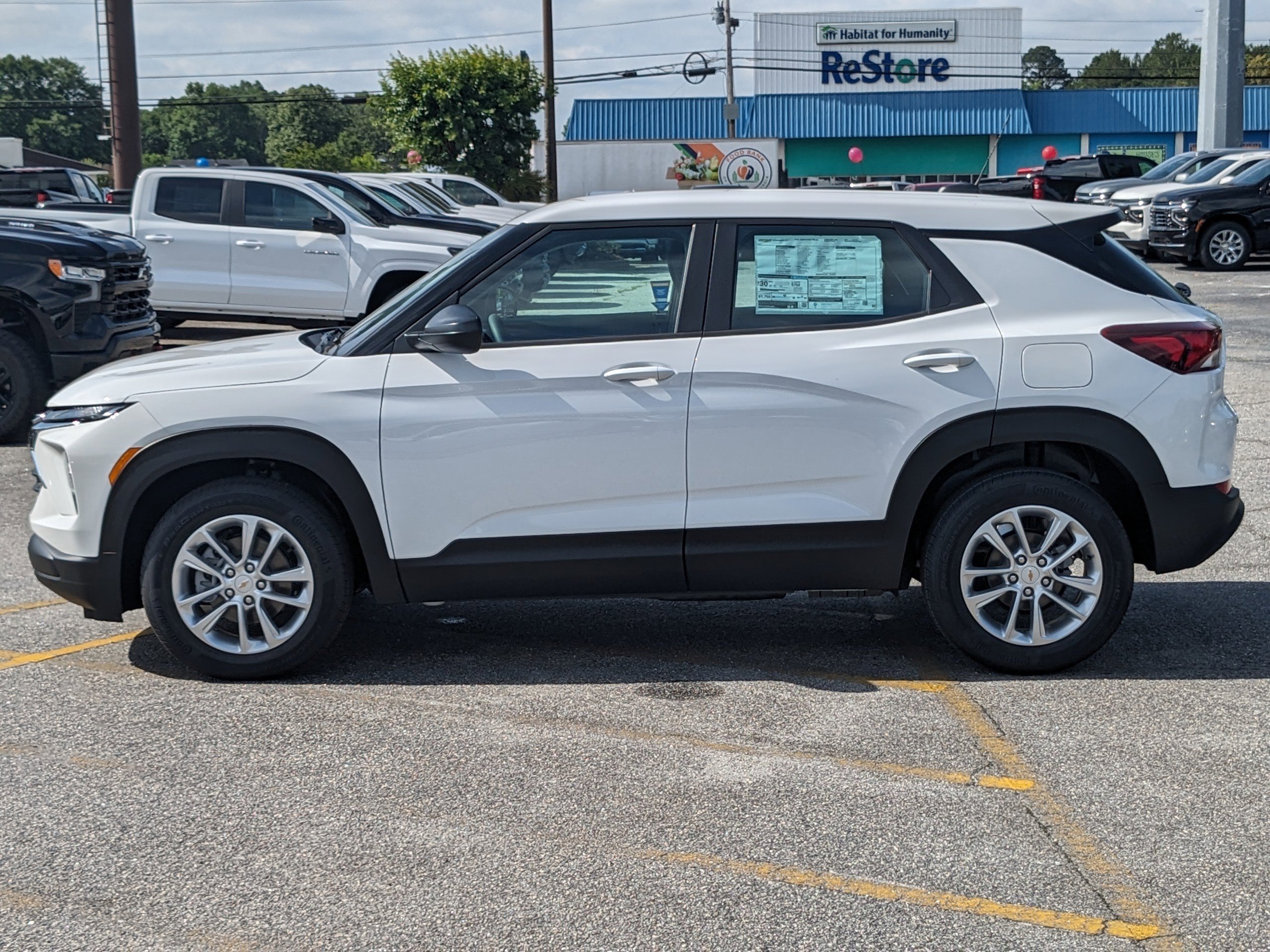 2025 Chevrolet Trailblazer LS photo 3